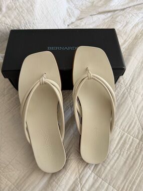 Bernardo Off-White Leather Square Toe Thong Sandals